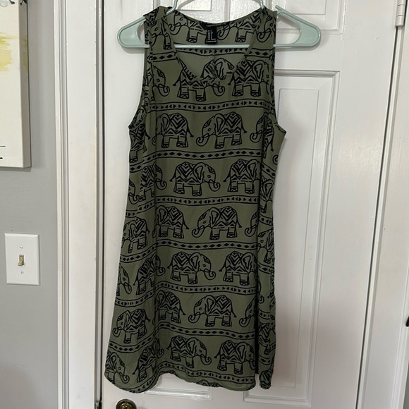 Forever 21 Green and Black Elephant Shift Dress size small - Picture 1 of 3